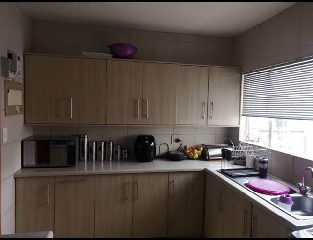 3 bed property to rent in BEACONHURST